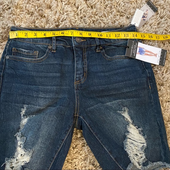 Sofia Vergara mid rise Bermuda distressed jean shorts size 2 - Picture 11 of 14